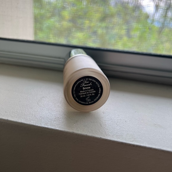 Too faced born this way foundation snow - Picture 3 of 3